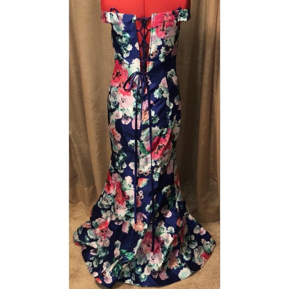 Blue floral gown - Picture 4 of 8